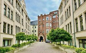 MEOS 2 -Zentrum-Hofblick-Gym-Netflix
